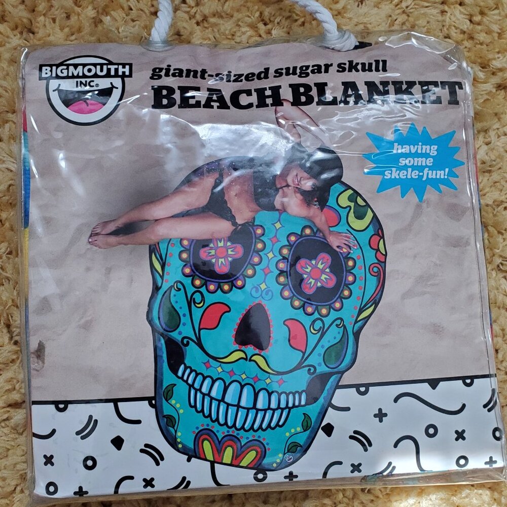 BIG Mouth INC Sugar Skull Flowers Beach Blanket Day of the Dead Skull 66.5 x 52